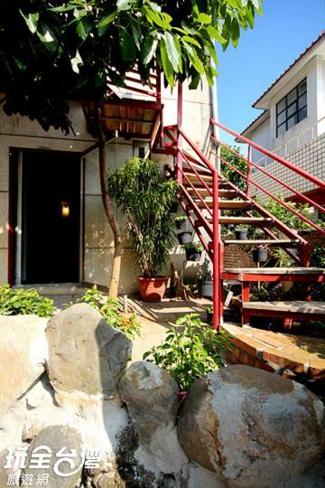 Museum Traveler'S Bnb Sanzhi Esterno foto