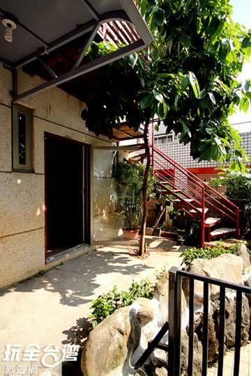Museum Traveler'S Bnb Sanzhi Esterno foto